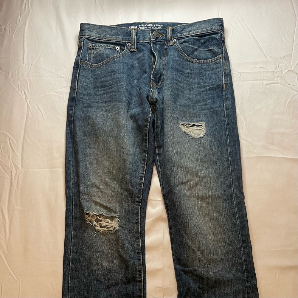 GAP Standard Taper Jeans Men's size 29/30 Distressed Jeans.